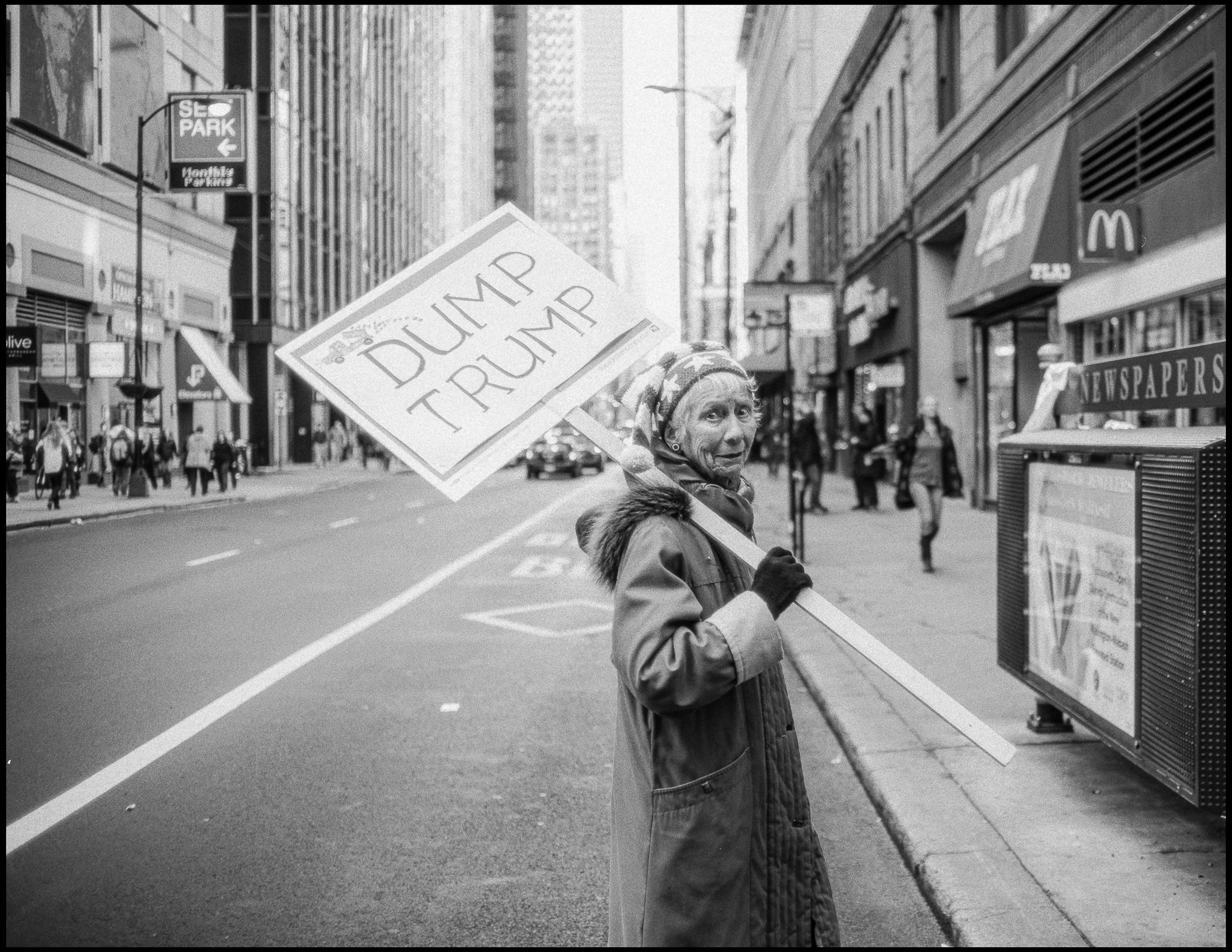 Dump Trump sign at the Women's March, Chicago 2017